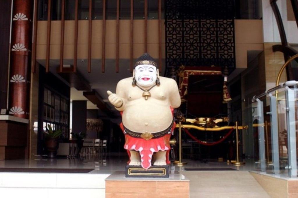 クリスタル ロータス ホテル ジョグジャカルタ エクステリア 写真